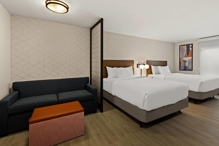 Room 4, Everhome Suites Panama City Beach - 30A, Bay