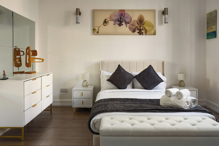 Room 2, Crawford place studio apartments, London