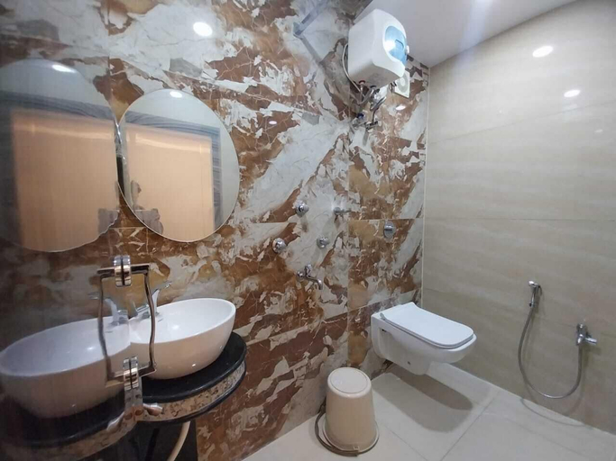 Bathroom 3, Hotel Sea Touch, Purba Medinipur