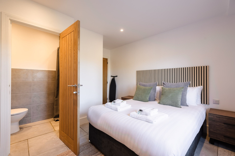 Room 4, Troed-Y-Rhiw Farm, Neath Port Talbot