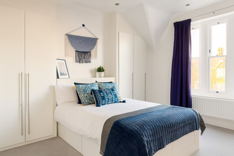 Room 3, The Pontcanna Emerald | Free Parking | 3 Beds, Cardiff