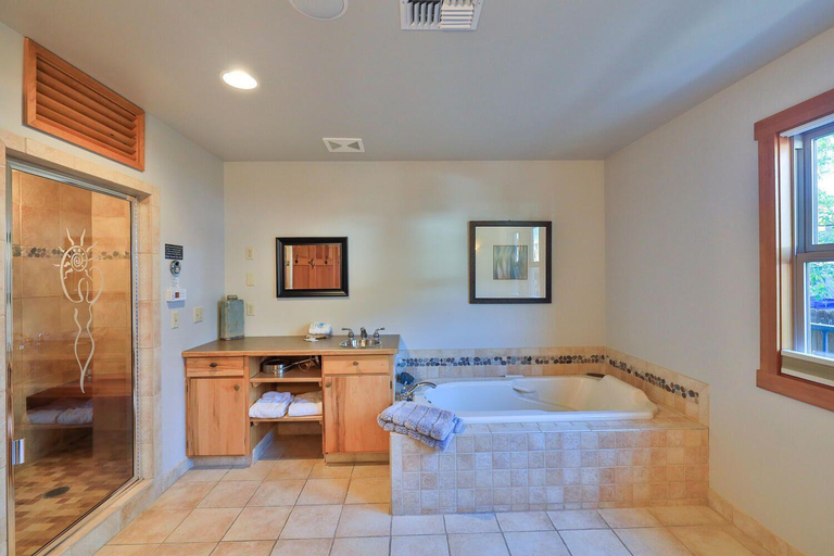 Bathroom 3, Landhaus Erika, Chelan