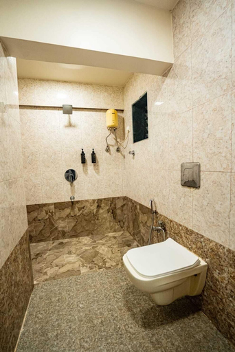 Bathroom, Hotel The Royal Nest, Thane