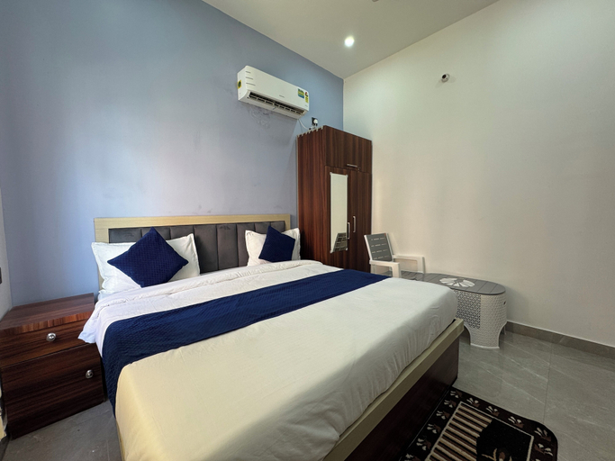 Room 4, Shri Guru Kripa Dham, Mathura