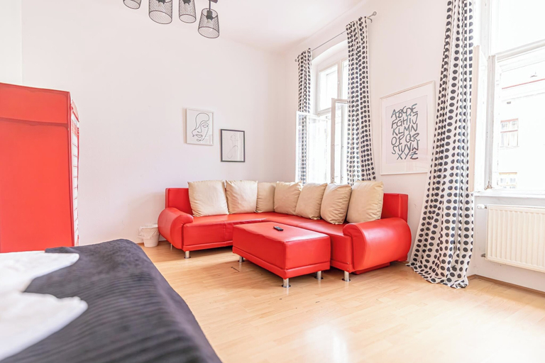 Living area 3, Long Stay 3BR Apartment Near Center, Wien