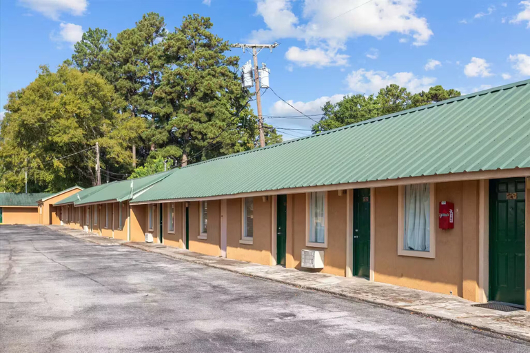 Exterior 3, Angelina Motel, Angelina