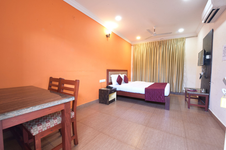 Bedroom 2, hotel king park, Puducherry