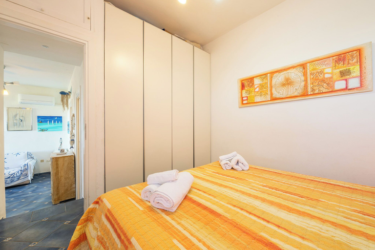 Room 2, APPARTAMENTO TERRA LUGHENTE, Sassari
