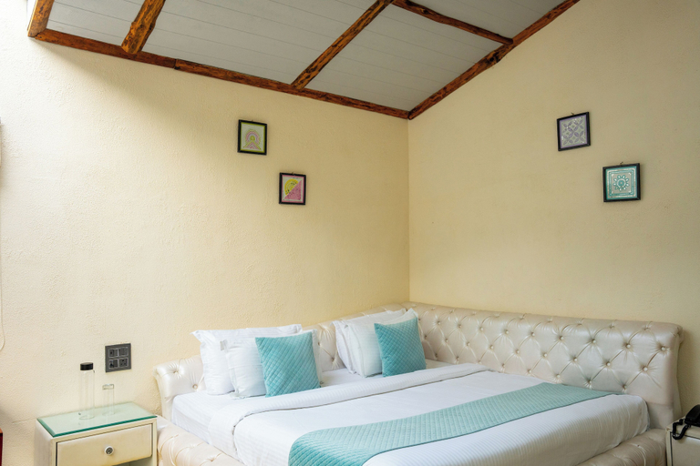 Room 4, Granny's Den BY ELIVAAS, Wardha