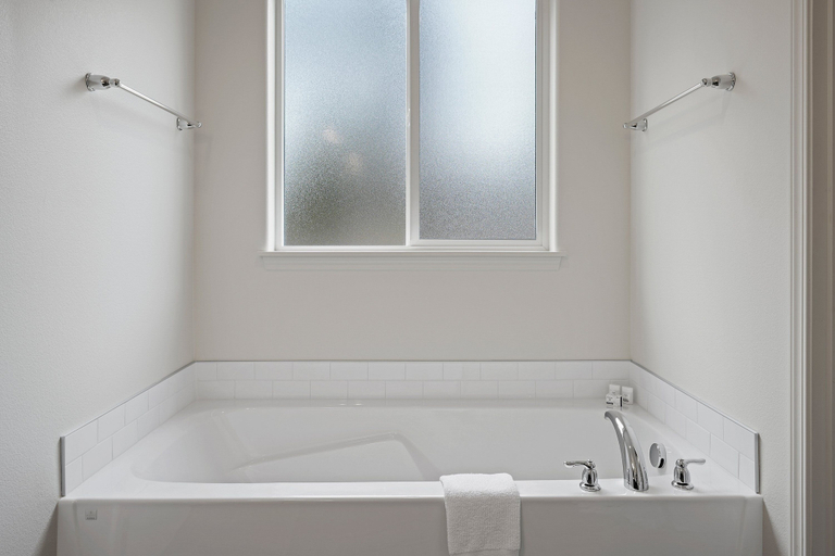 Bathroom 2, 172 Avocet 4 Bedroom Home by RedAwning, Deschutes