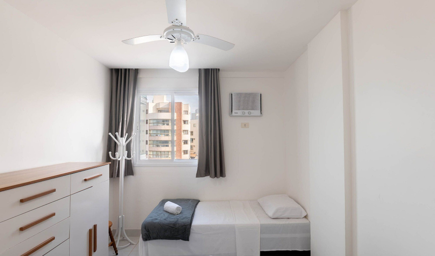 Room 5, Apt w/ Balcony and sea View in Guarapari Cmd0311, Guarapari