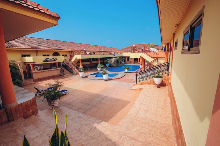 Pool, Mac-Dic Royal Plaza Hotel, New Juaben