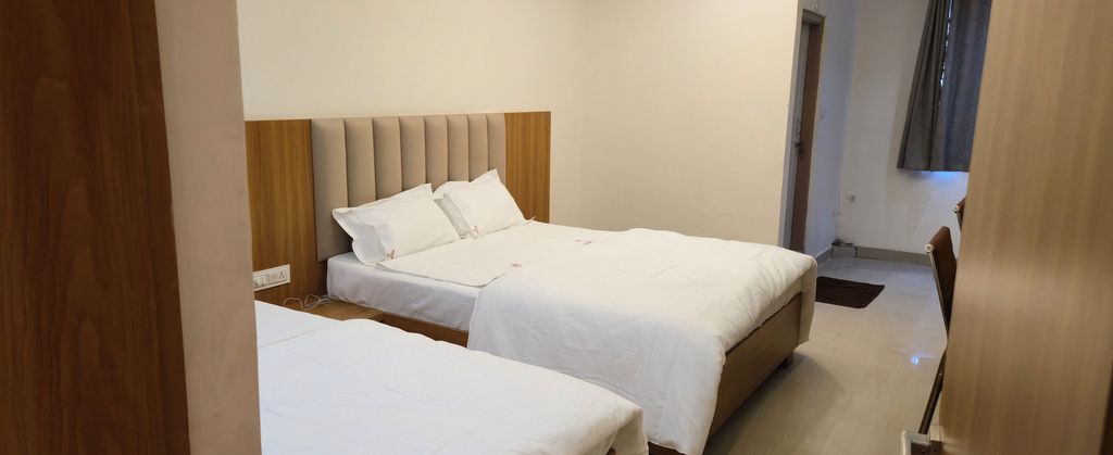 Room 4, Hotel Venkteshwar, Yadgir