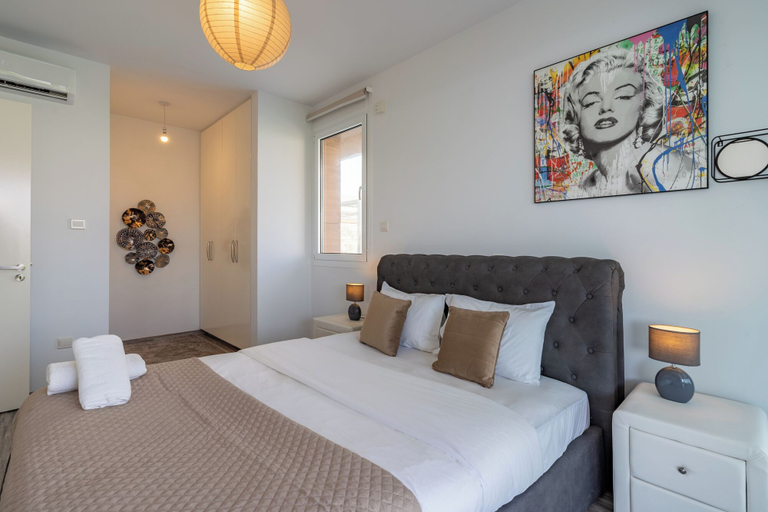 Room 2, Starlet 1-BR Apt. & Pool in Larnaca, Larnaca