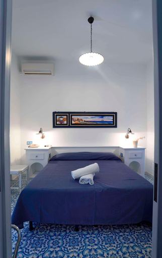 Bedroom 3, Pietra Pomice Hotel, Messina