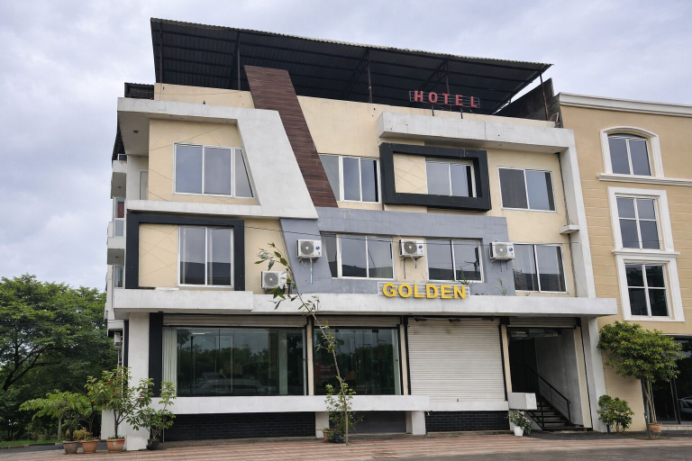 Exterior, The Golden Wings Hotel, Dewas