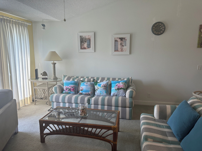 Living area 2, Common 1 Brunswick Plantation, Brunswick