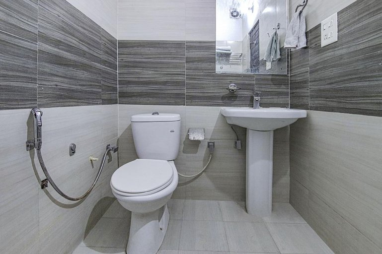 Bathroom 4, FabHotel City Palace, Dehradun