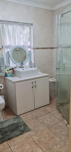 Bathroom 2, Waybury Cottage - a cozy home from home !, City of Johannesburg