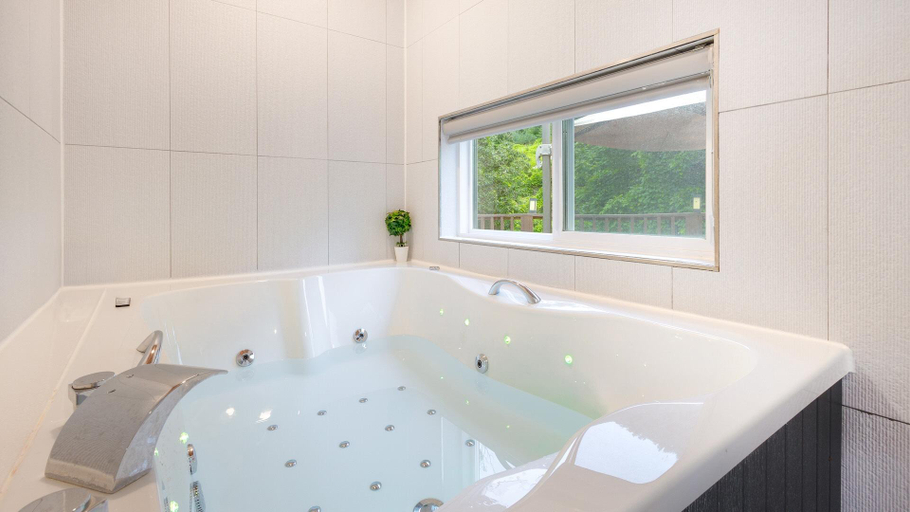 Bathroom, Gapyeong Gamseong216 Poolvilla Pension, Gapyeong