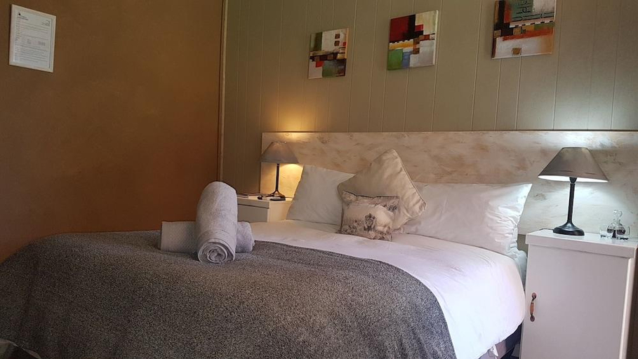Bedroom 2, Potties Guesthouse, Pixley ka Seme