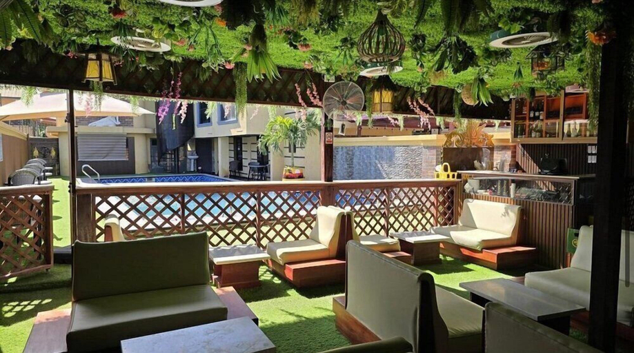 Sports bar, The Hierarchy Hotel, Ga East