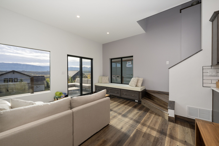 Living area 4, Scenic Perch 2 Bedroom Home, Grand