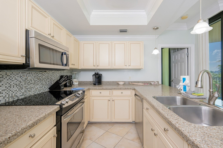 Private kitchen 4, Phoenix On The Bay 1320 2 Bedroom Condo, Baldwin