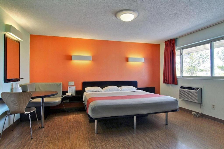 Bedroom 3, Ameri Vu Inn, Iroquois