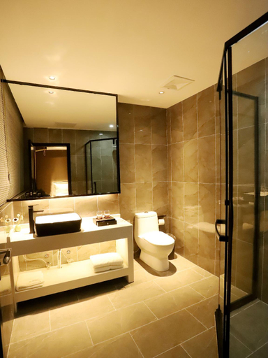 Bathroom, IU Hotel Xianning Railway Station, Linfen