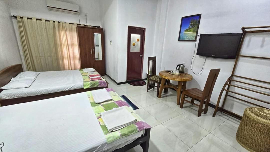Bedroom 2, Thisha Hotel, Valikamam South