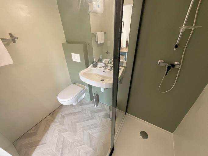 Bathroom 5, TAVARN TY GAR, Morbihan