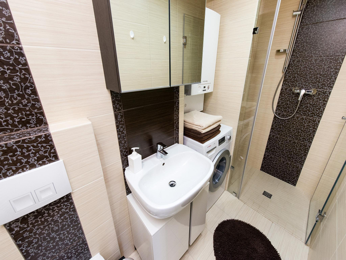 Bathroom 3, 4bdr 2bth Vanilla 3 Apartment, 5min to Main Square, Kraków City
