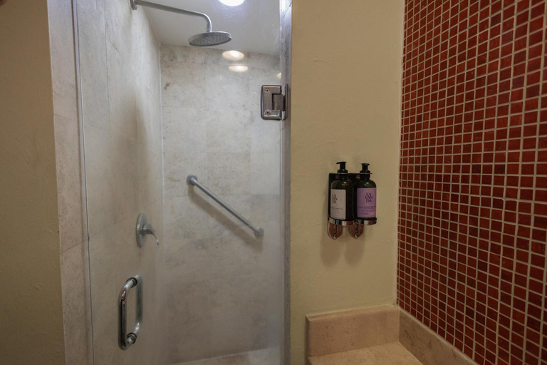 Bathroom 4, Fiesta Inn Nogales, Nogales