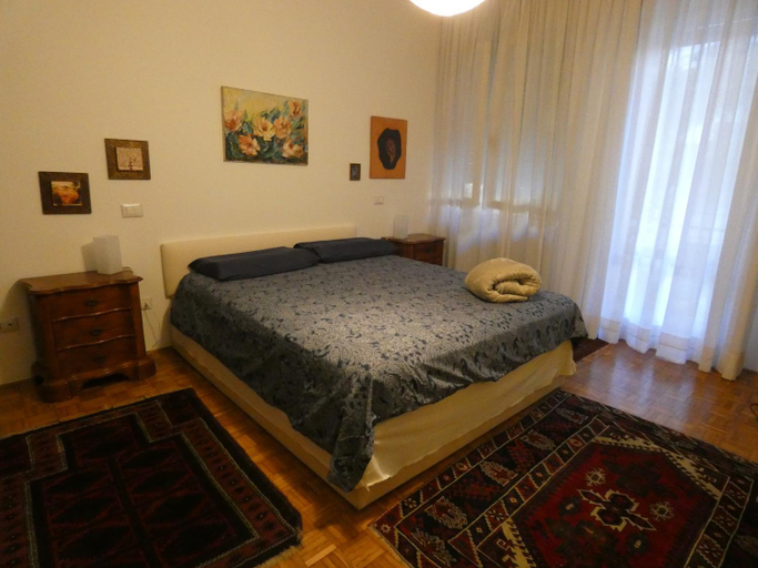 Bedroom 2, Ampi Spazi a piedi in centro, Treviso