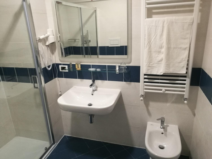 Bathroom 3, Al Trenino Accomodation, Rome