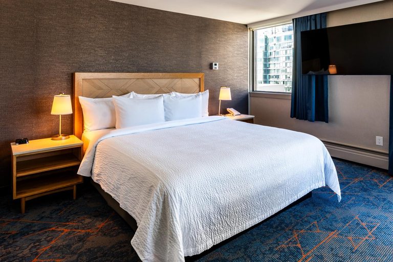 Bedroom 3, Blue Horizon Hotel, Greater Vancouver
