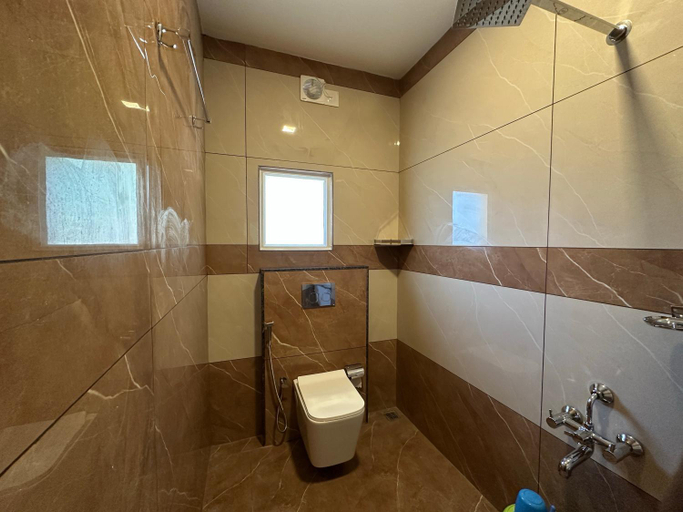 Bathroom 2, Mountcourt Munnar, Idukki