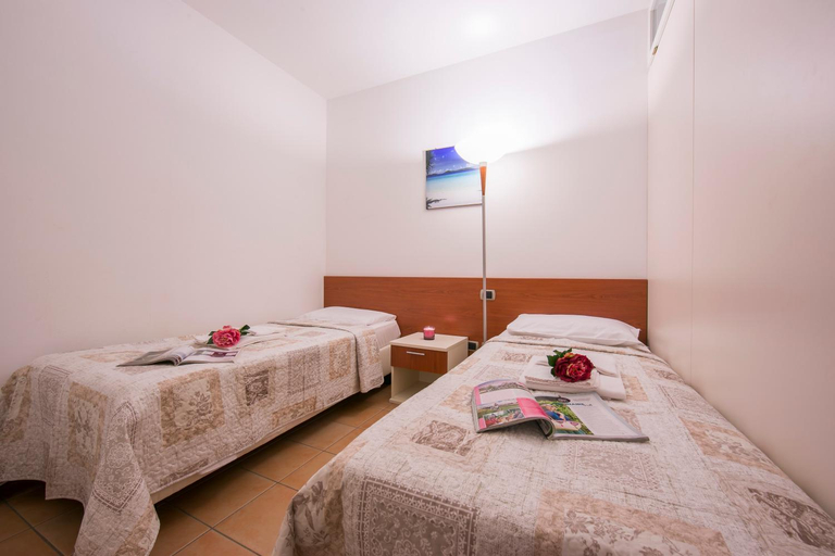 Bedroom 2, Villa Apartments - Porto Letizia, Como