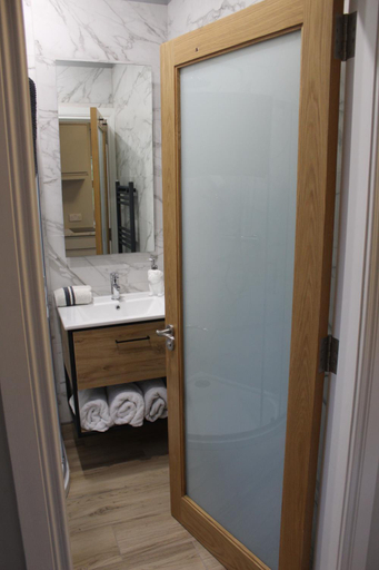 Bathroom 3, The Fairways, CastleBlayney