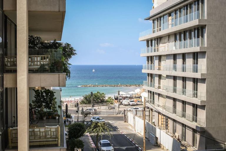 5, Mamad Chic 3BR Apt with Balcony, Mamad