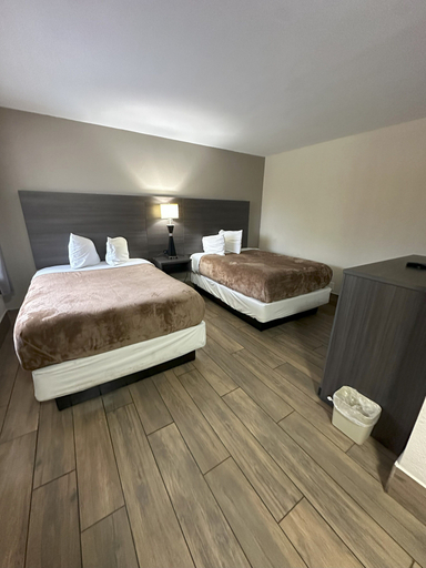 Room 4, Econo Lodge St. Petersburg Central, Pinellas