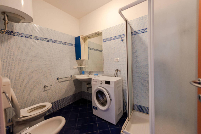 Bathroom 3, Renewed two bedroom flat with swimming pool - By Beahost Rentals, Venezia