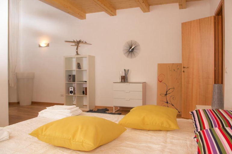 Bedroom 3, Residenza Principe di Carafa, Napoli
