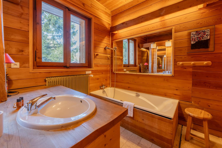 Bathroom 2, Chalet Tre la Vieux for 14 + Garden, Haute-Savoie