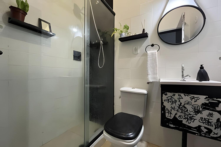 Bathroom 3, Studio em Copacabana a 65 metros da praia, posto 5, Rio de Janeiro