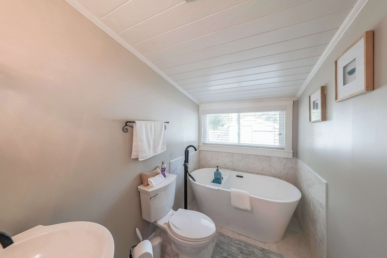 Bathroom 3, Kennesaw Cottage, Cobb