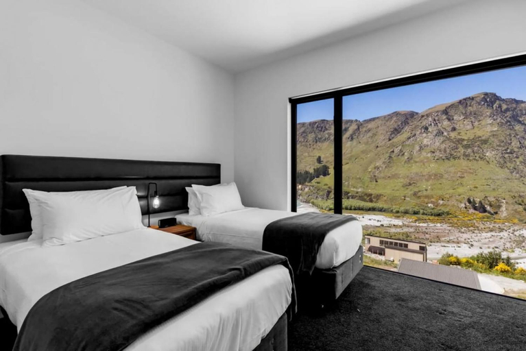 Bedroom 2, Mountain Views Penthouse - Apartment 22, Queenstown-Lakes