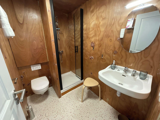 Bathroom 5, TAVARN TY GAR, Morbihan