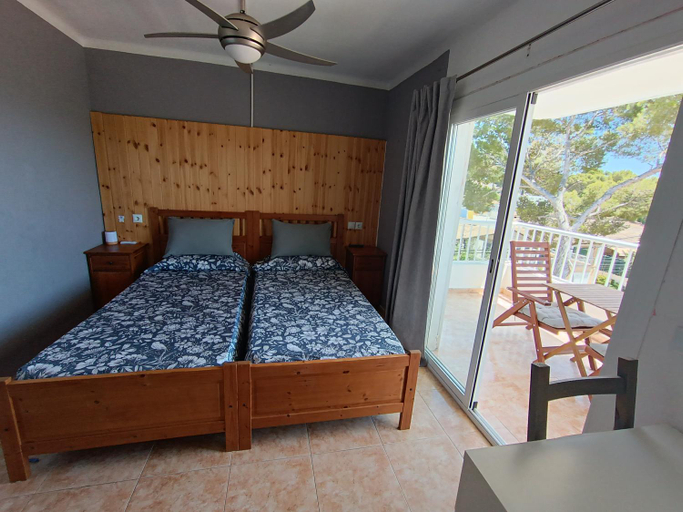 Bedroom 4, Hostal Belgica, Baleares
